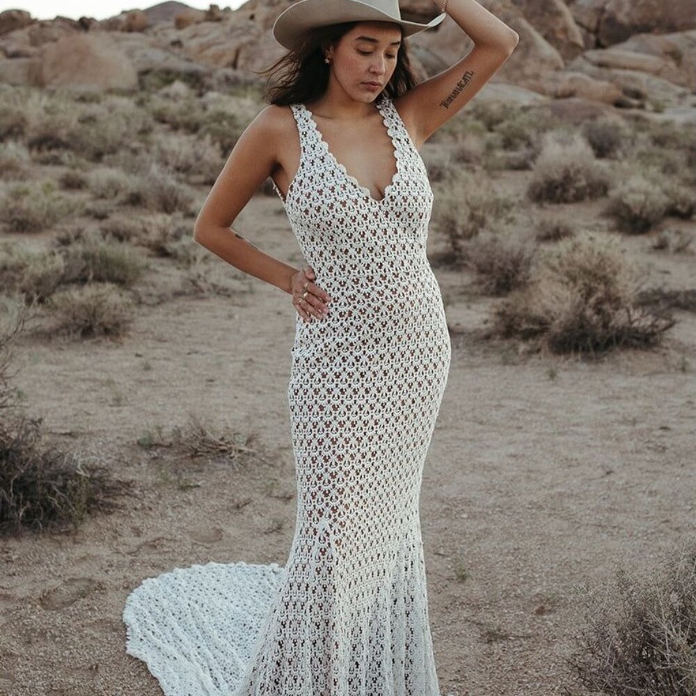 Daughters of Simone Nev Wedding Gown Size M NEW